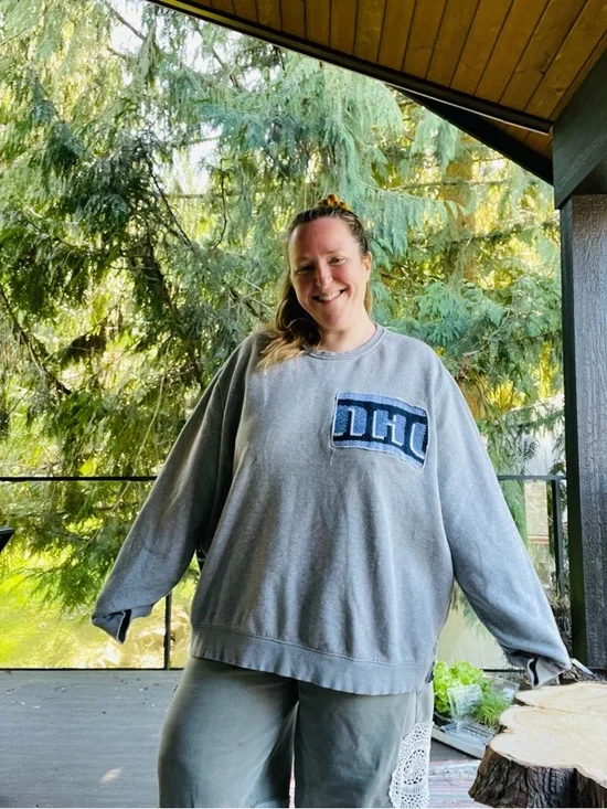 Upcycled Levi’s & Toronto maple leafs tapestry crewneck XXL - Picture 2 of 4